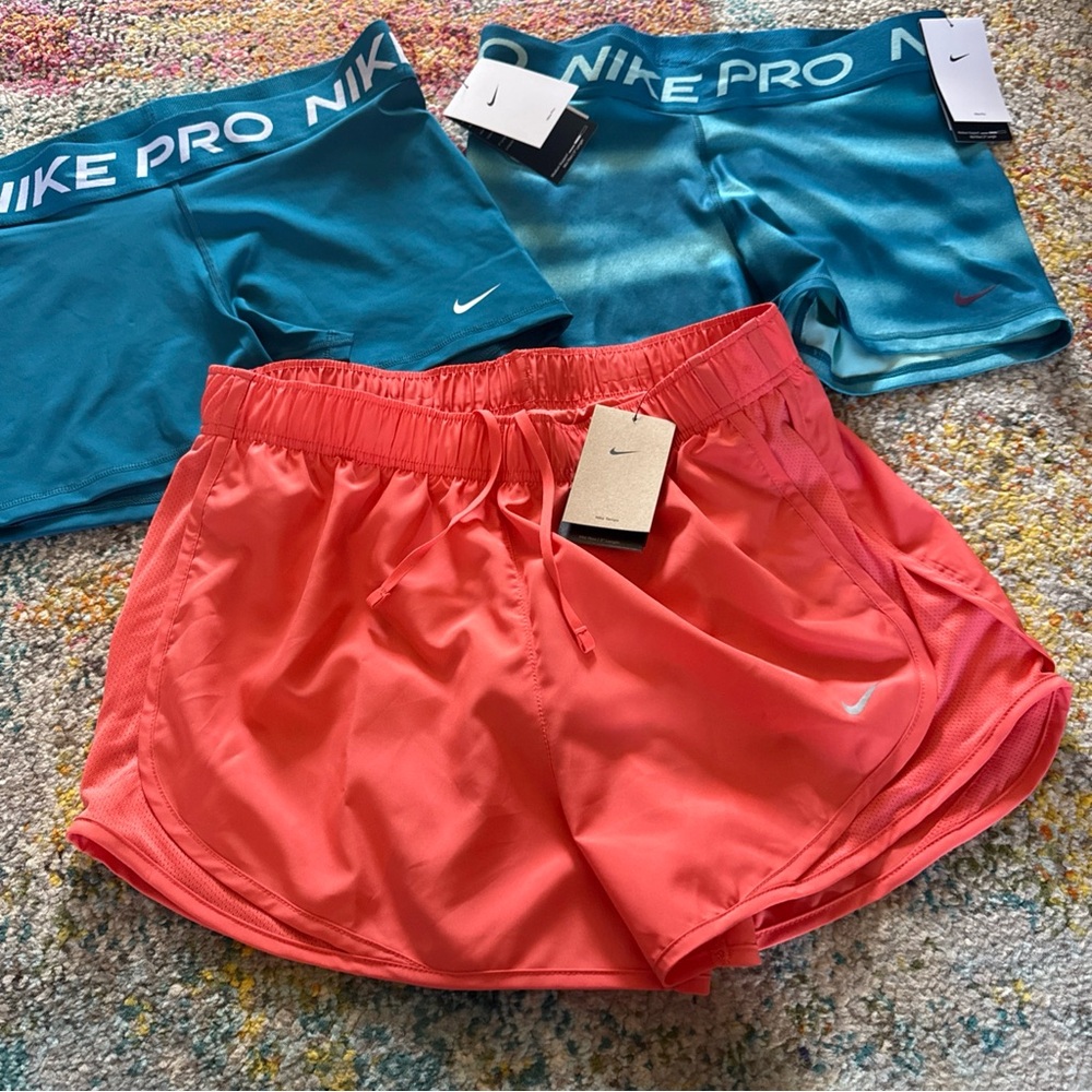 Nike Women’s NEW Small shorts & Nike pro bundle - Picture 2 of 7